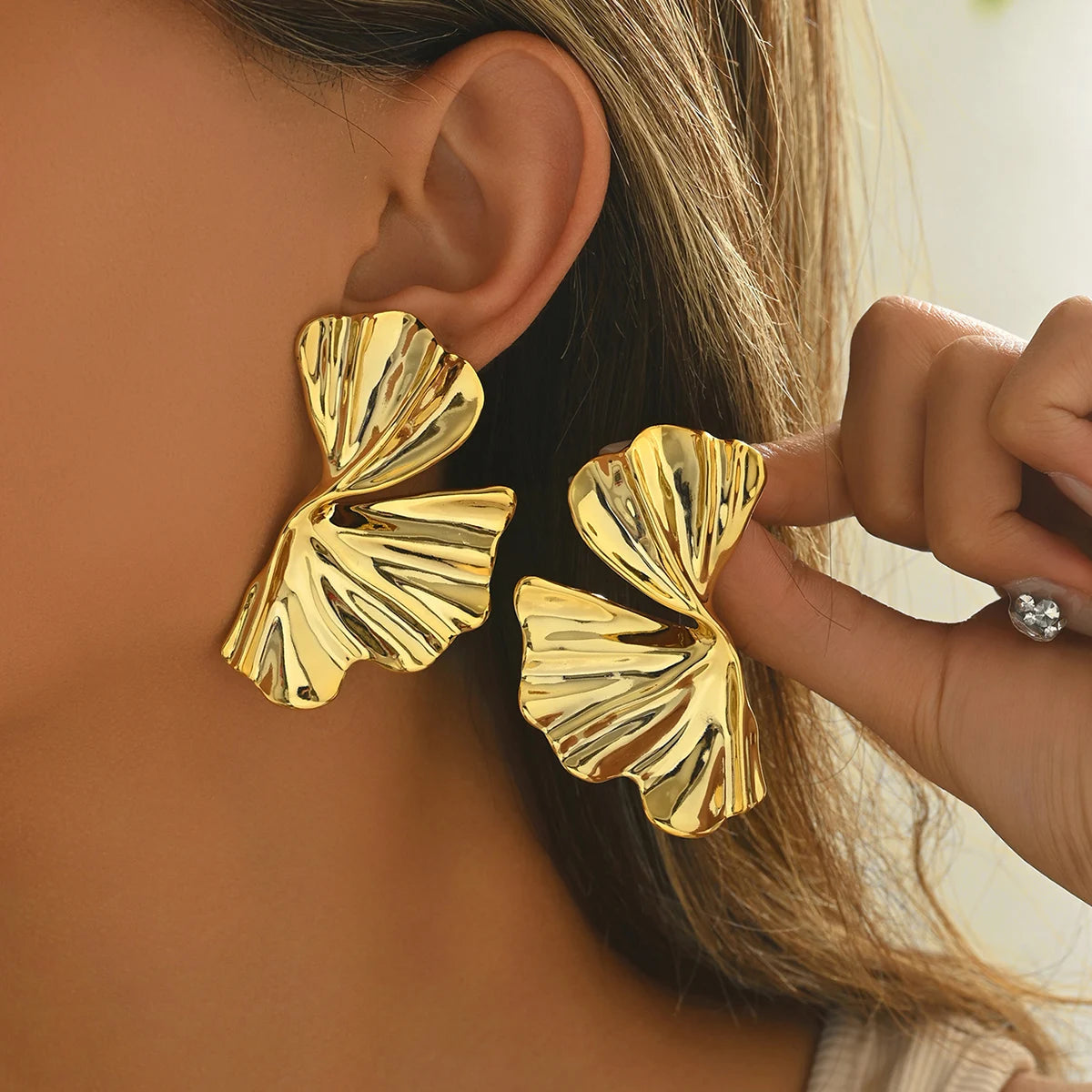Vintage Gold Flower Stud Earrings
