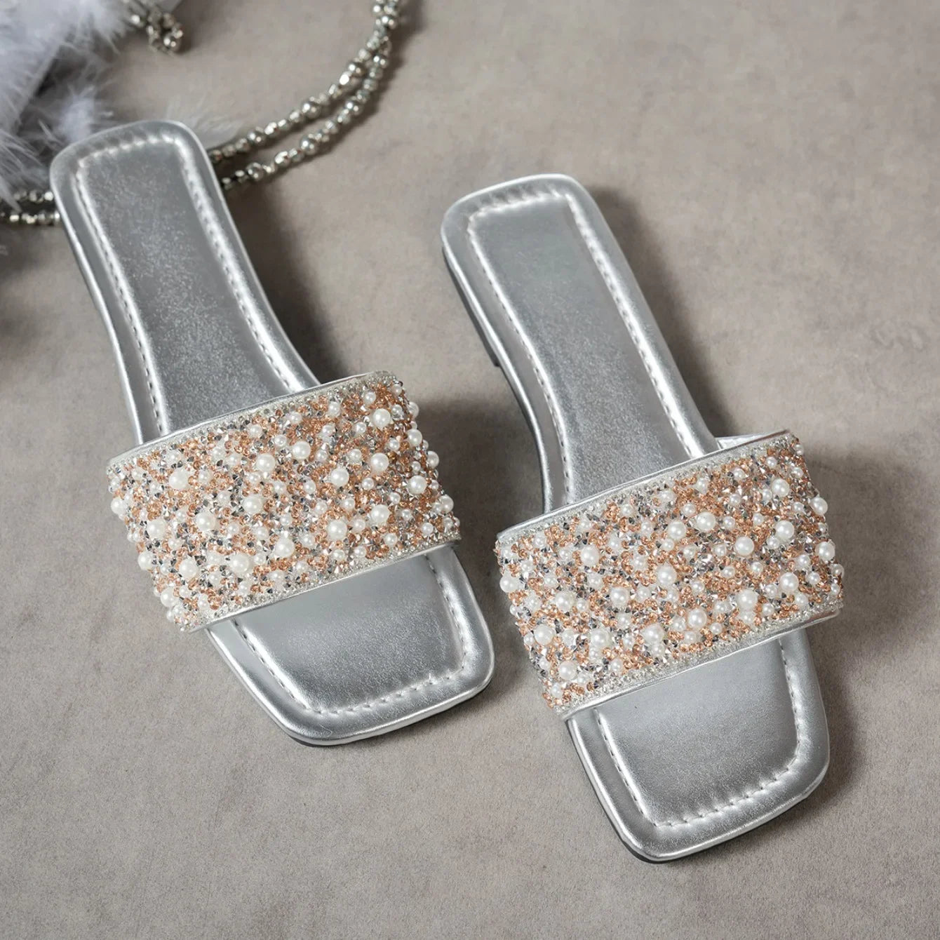 Women Slippers Rhinestone Flat Sandals Fashion Crystal Summer Slippers Comfort Non Slip Beach Shoes Women Flats Slides Women