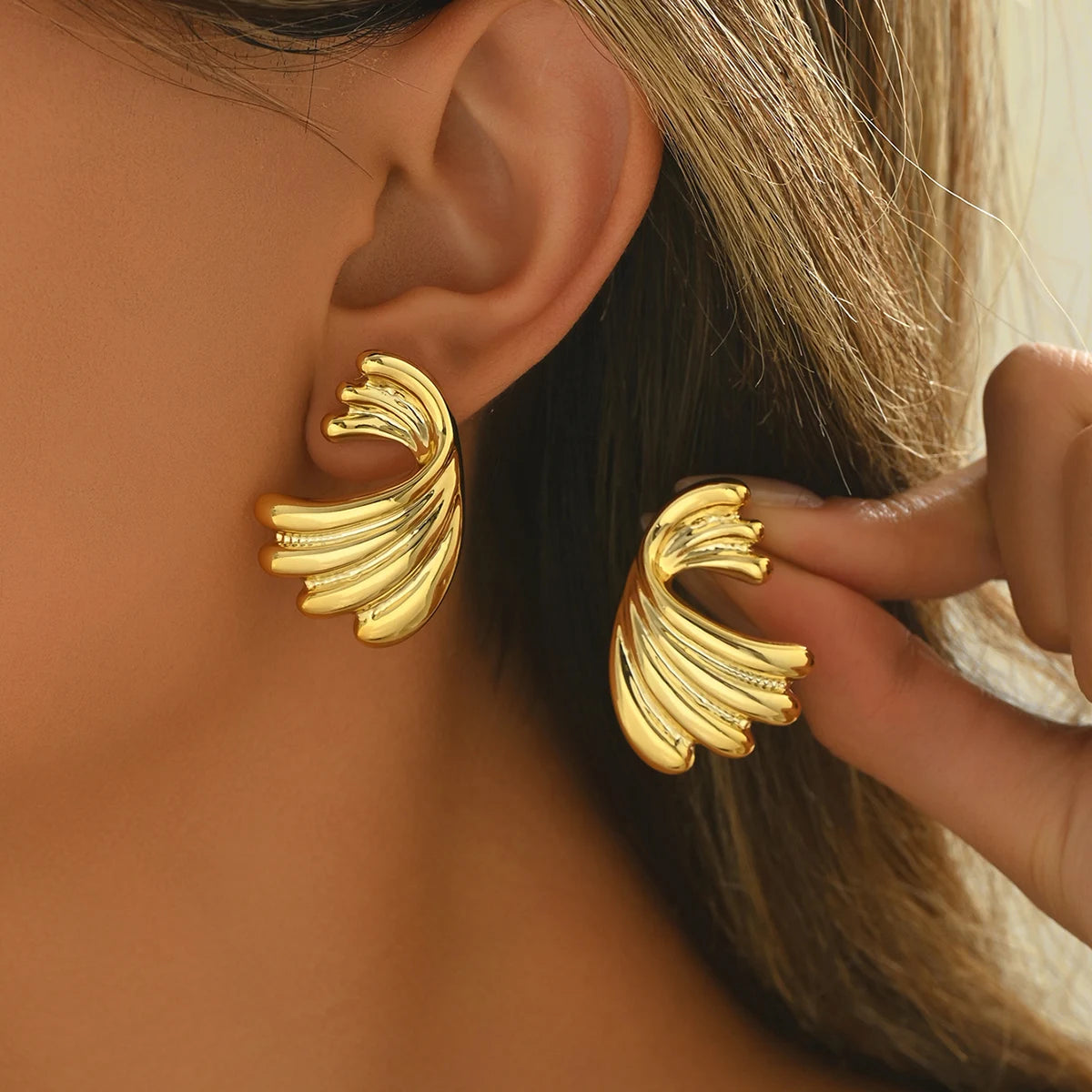 Vintage Gold Flower Stud Earrings