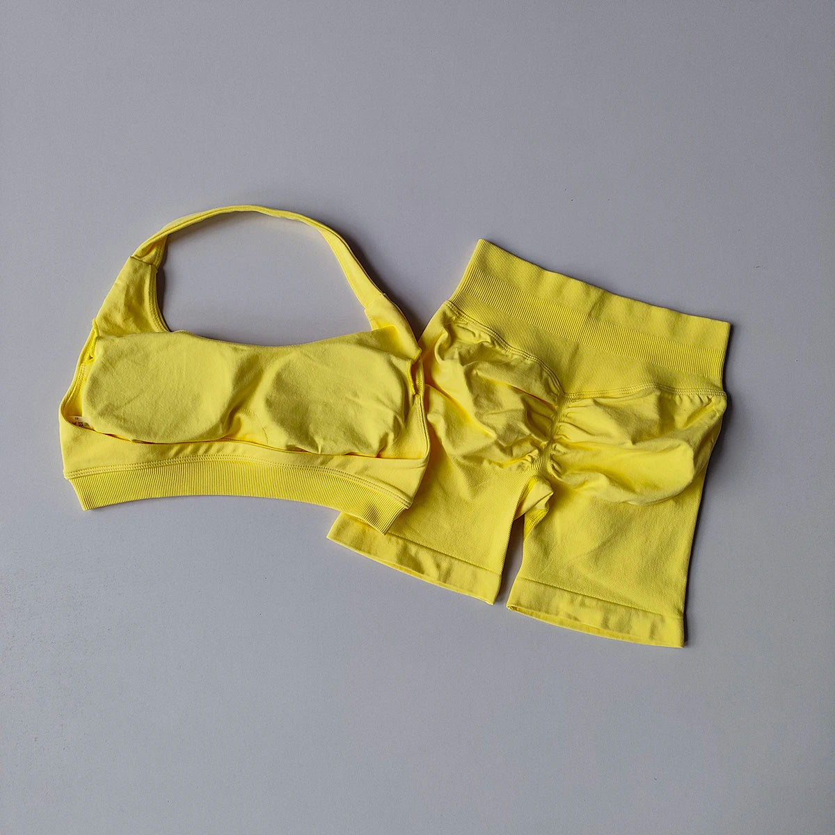 Seamless Yoga Set – Bra & Shorts